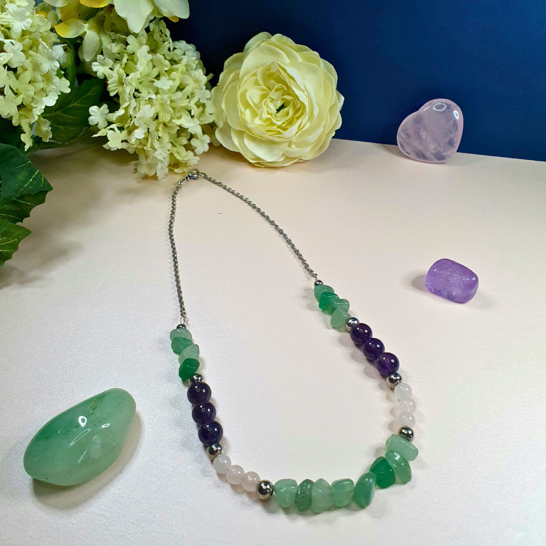 Collier Apaisant avec Perles d'Améthyste, de Quartz Rose et Chips d'Aventurine Verte : Sérénité et Équilibre